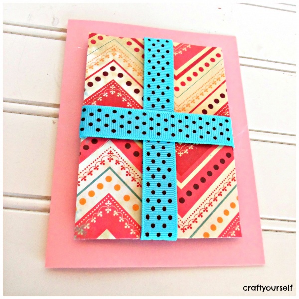 hair bow card present in center of card