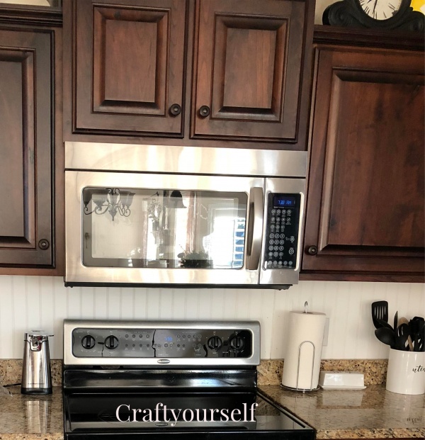 Back Splash behind oven